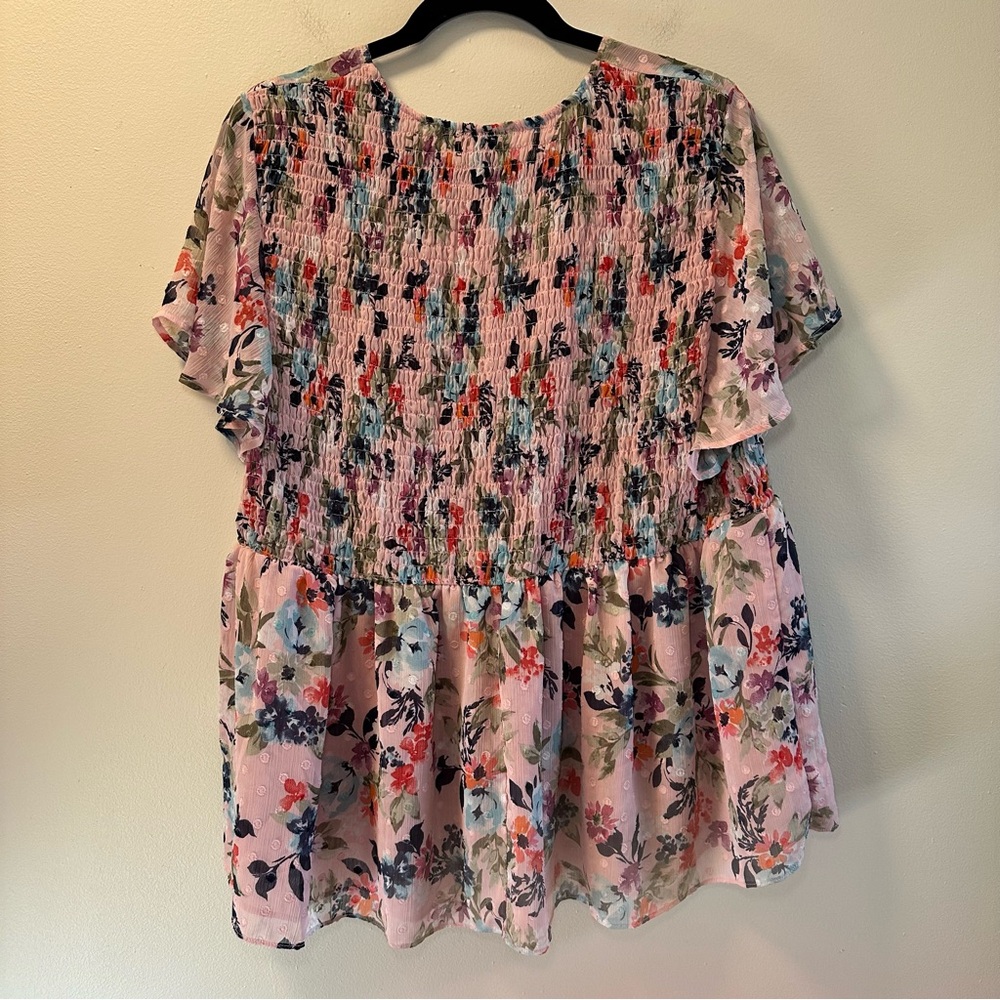 Torrid Women’s Pink V-Neck Peplum Chiffon Click Dot Smocked Floral Top Sz 3X - Picture 4 of 7